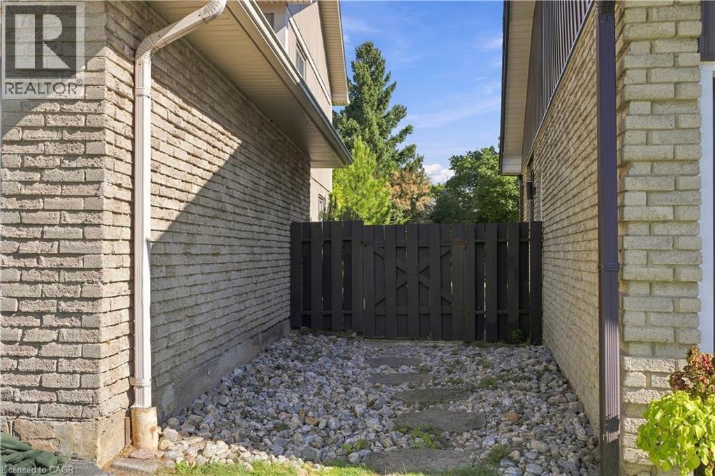 2390 Sinclair Circle, Burlington, ON