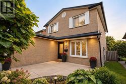 7 DRAKES DRIVE  Hamilton, ON L8E 4G4