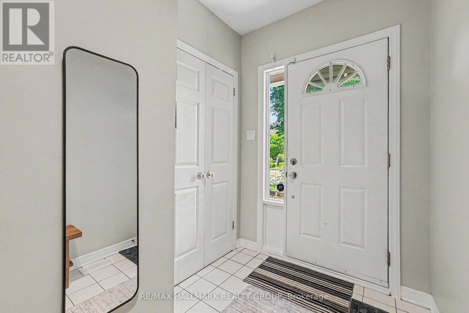 Foyer - 21 Nobleton Avenue, Ottawa, ON