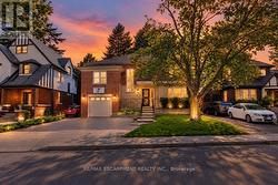 31 FAIRLEIGH CRESCENT  Hamilton, ON L8M 2L1