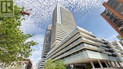 4207 - 161 ROEHAMPTON AVENUE Toronto, ON M4P 1P9