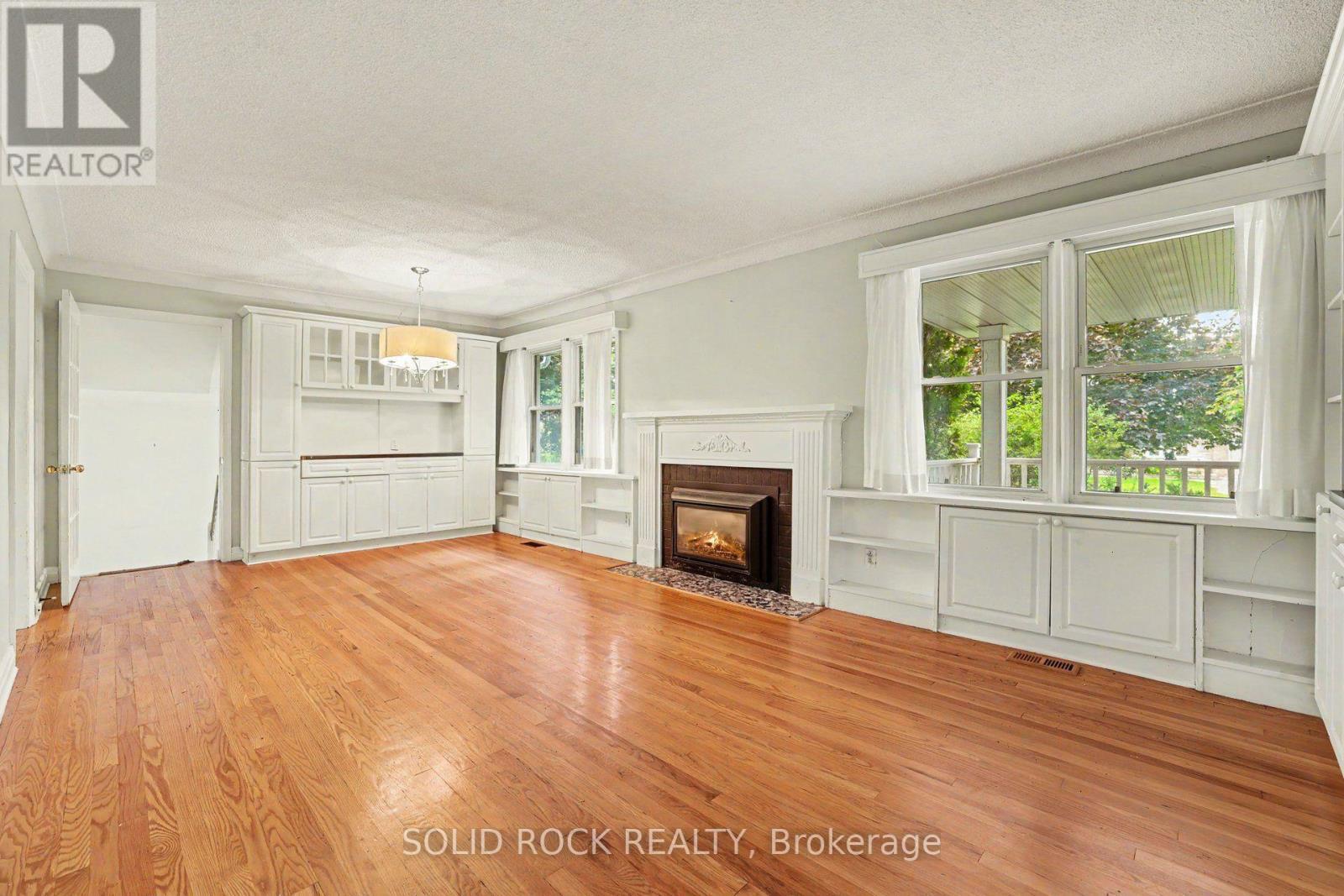 Hardwood floors - 889 Mountainview Avenue, Ottawa, ON