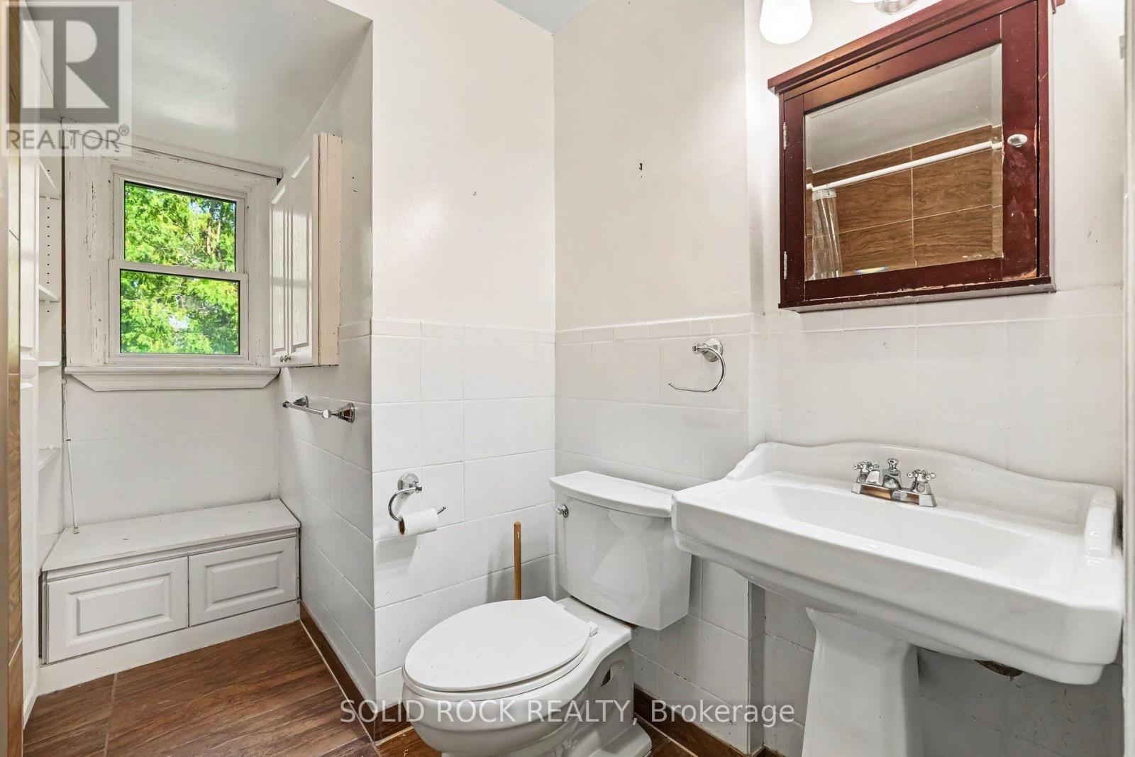 889 Mountainview Avenue, Ottawa, ON