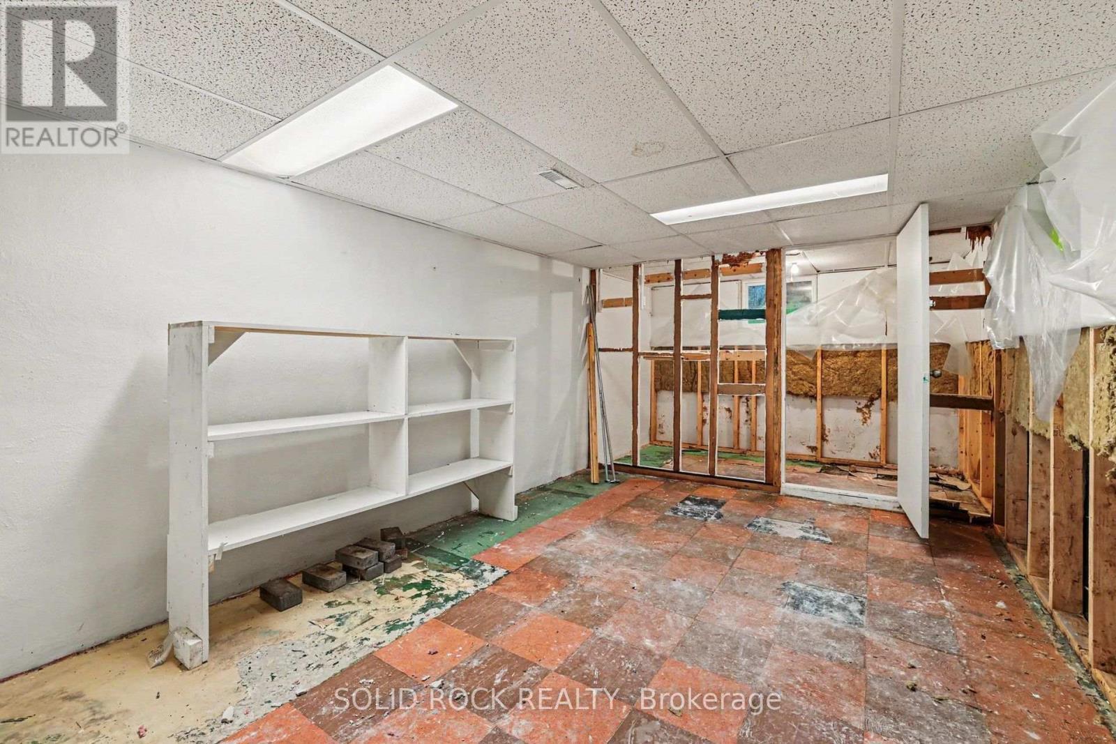 889 Mountainview Avenue, Ottawa, ON