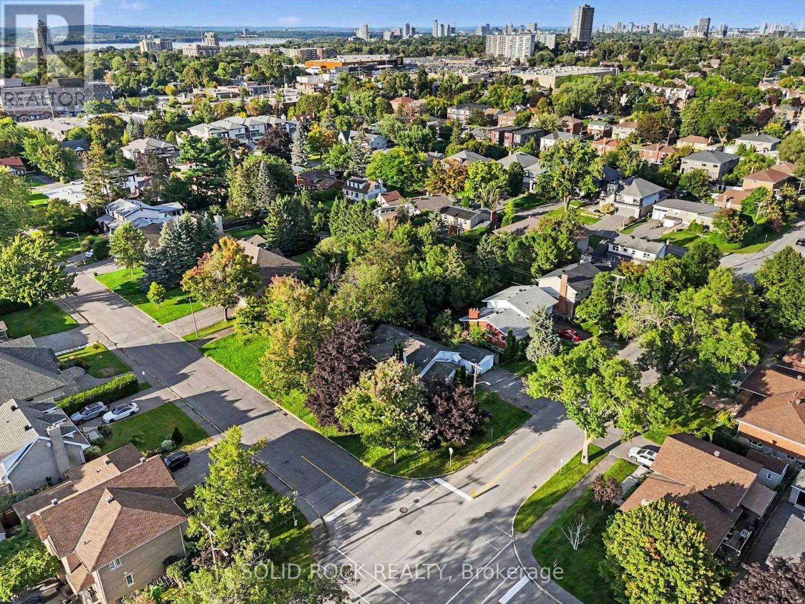 889 Mountainview Avenue, Ottawa, ON