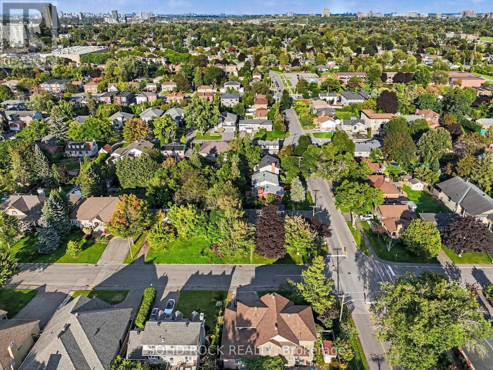 889 Mountainview Avenue, Ottawa, ON