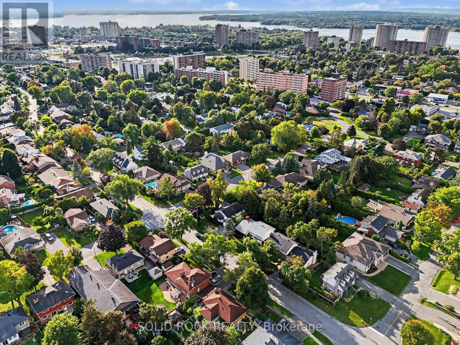 889 Mountainview Avenue, Ottawa, ON
