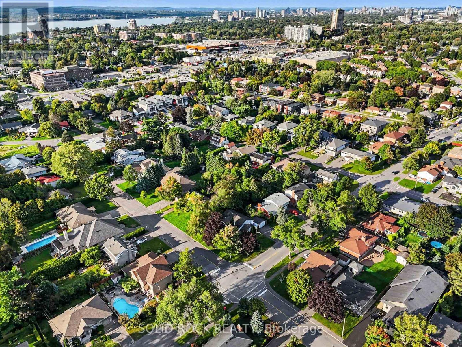 889 Mountainview Avenue, Ottawa, ON