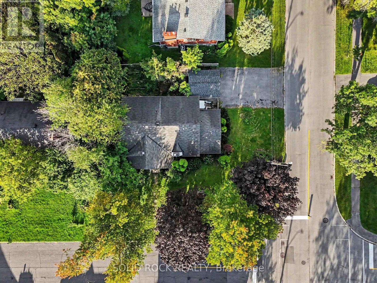889 Mountainview Avenue, Ottawa, ON