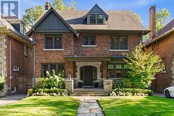 85 DOUGLAS DRIVE Toronto, ON M4W 2B2