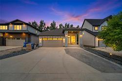 23 Creekside RD  Winnipeg, MB R3Y 1N3