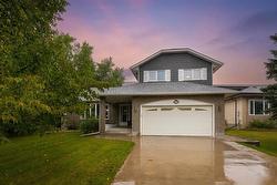 2 SANDSTONE PL  Winnipeg, MB R3Y 1C7
