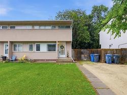 107 Berkshire BAY  Winnipeg, MB R2J 2L9