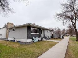 136 Newman AVE  Winnipeg, MB R2C 2G7
