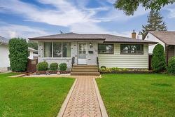 444 Linden AVE  Winnipeg, MB R2K 0N6