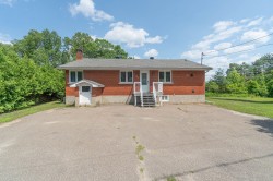 1410 Rue Félix-Leclerc Mont-Tremblant, QC J8E 3E6