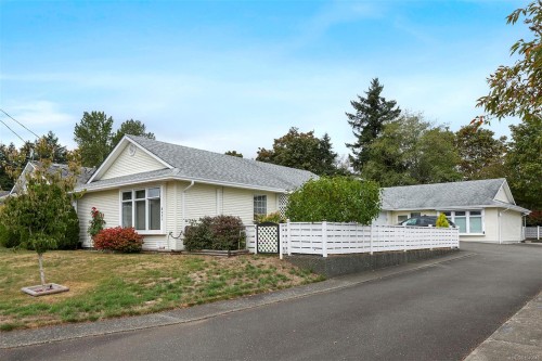 #A-811 Park Pl  Courtenay, BC V9N 8N1