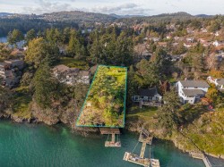 310 Bessborough Ave View Royal, BC V9B 1T7