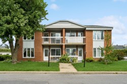 201-291 Rue de Montmartre Saint-Jean-Sur-Richelieu, QC J2W 1W8