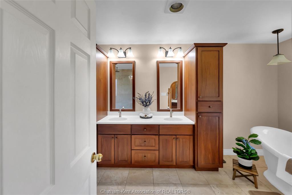 27 Cramar Crescent, Chatham, ON