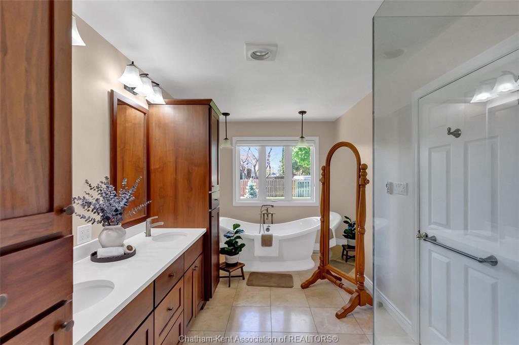 27 Cramar Crescent, Chatham, ON