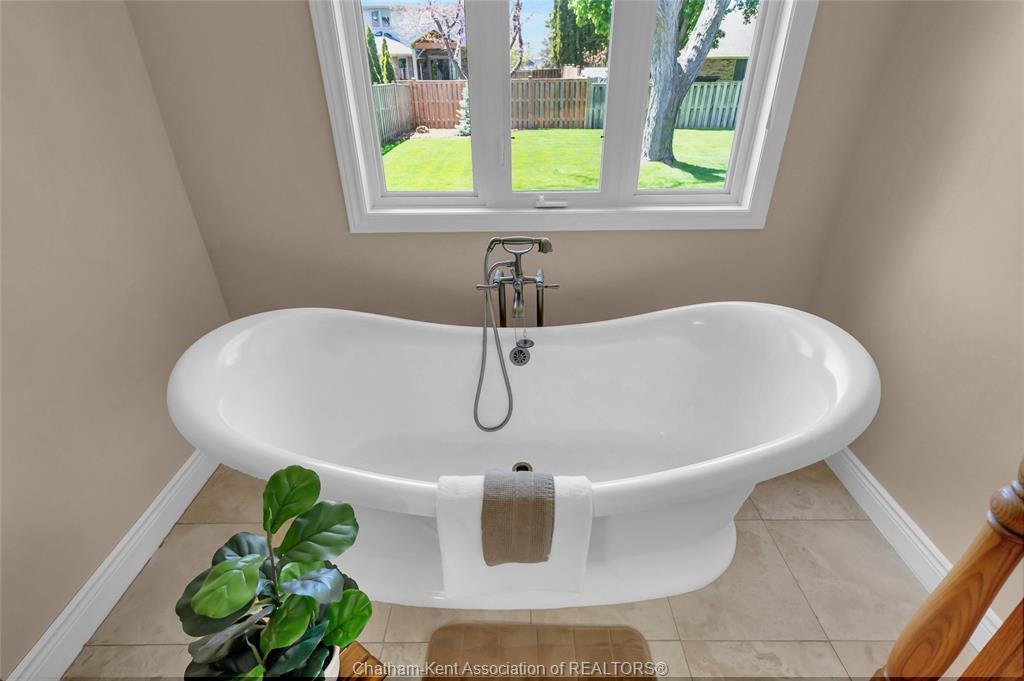 27 Cramar Crescent, Chatham, ON