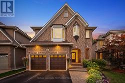 9 PEBBLEBROOK CRESCENT Whitby, ON L1R 3P4