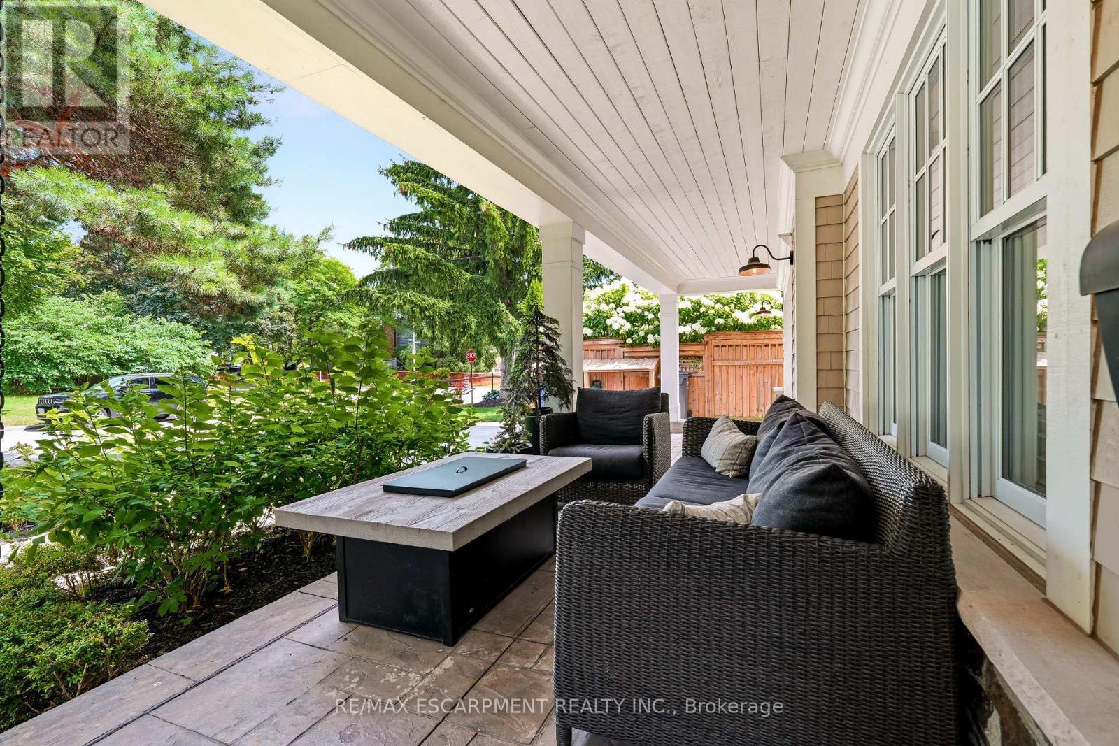 330 Camelot Court, Burlington, ON