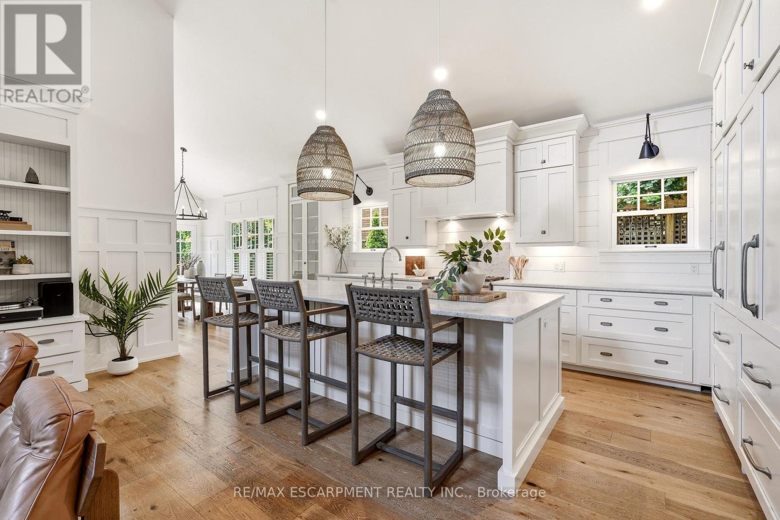 330 Camelot Court, Burlington, ON