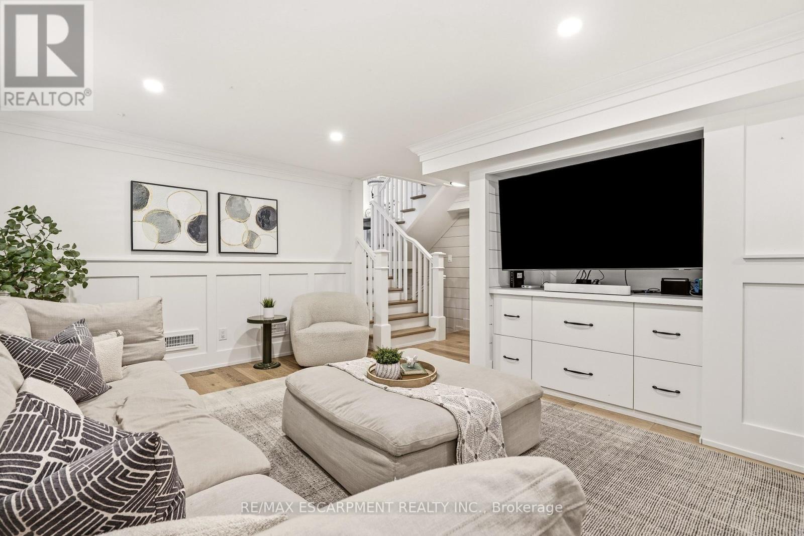 330 Camelot Court, Burlington, ON