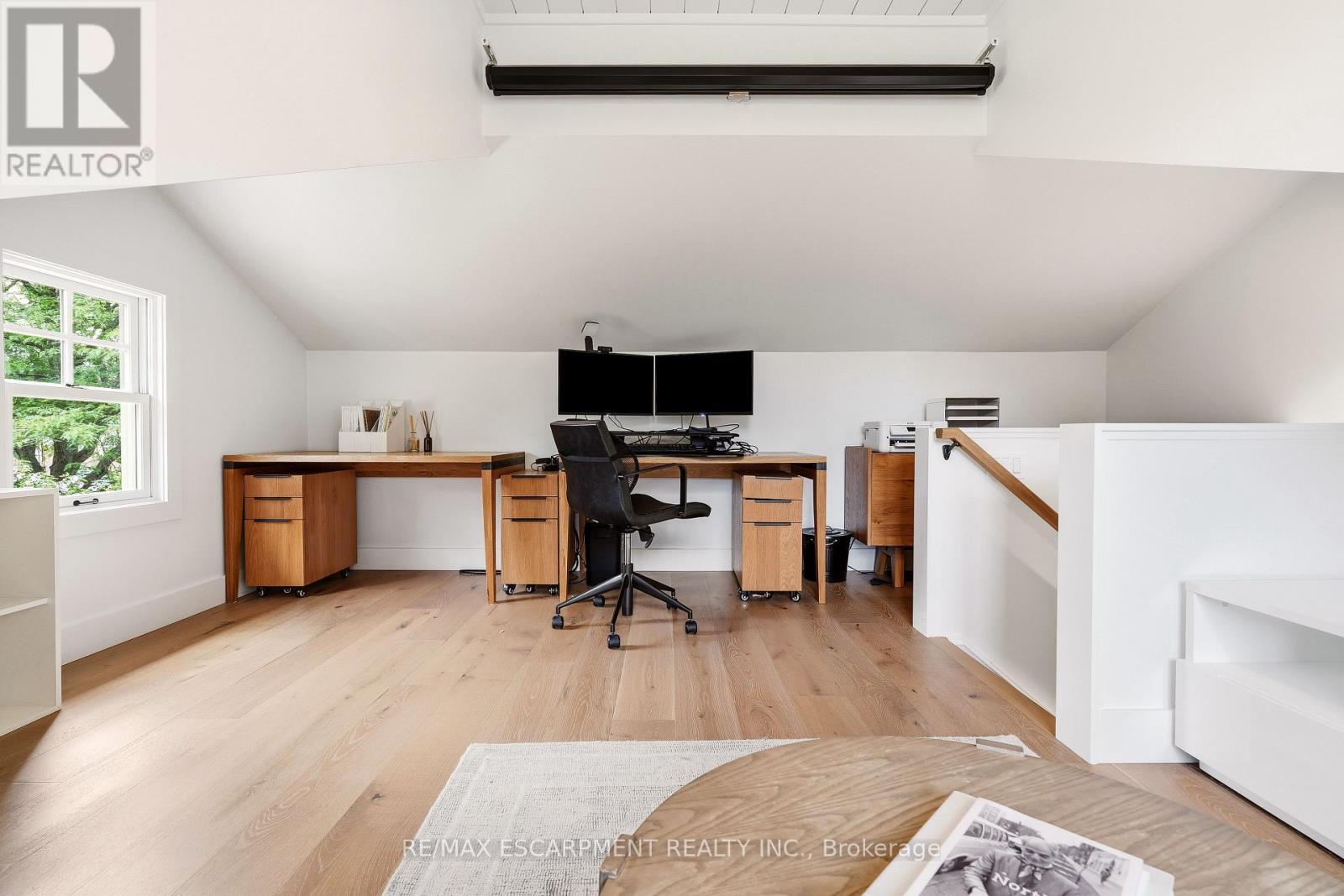 330 Camelot Court, Burlington, ON