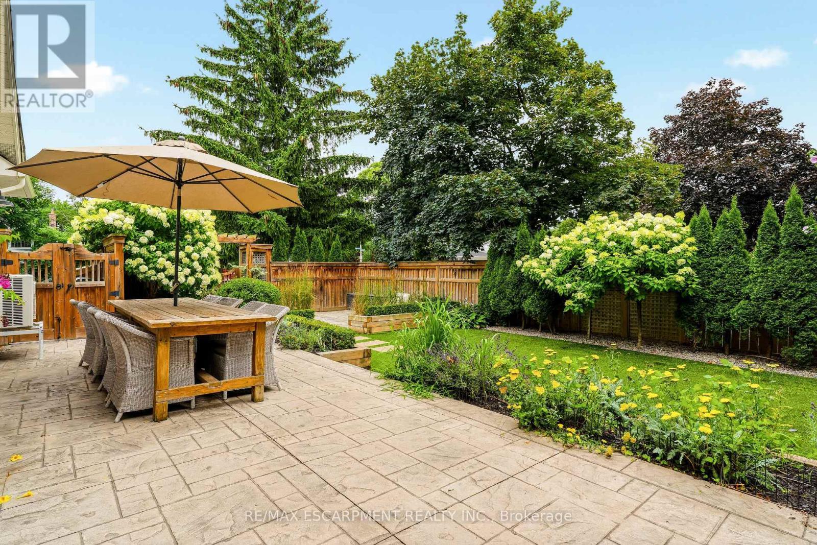 330 Camelot Court, Burlington, ON