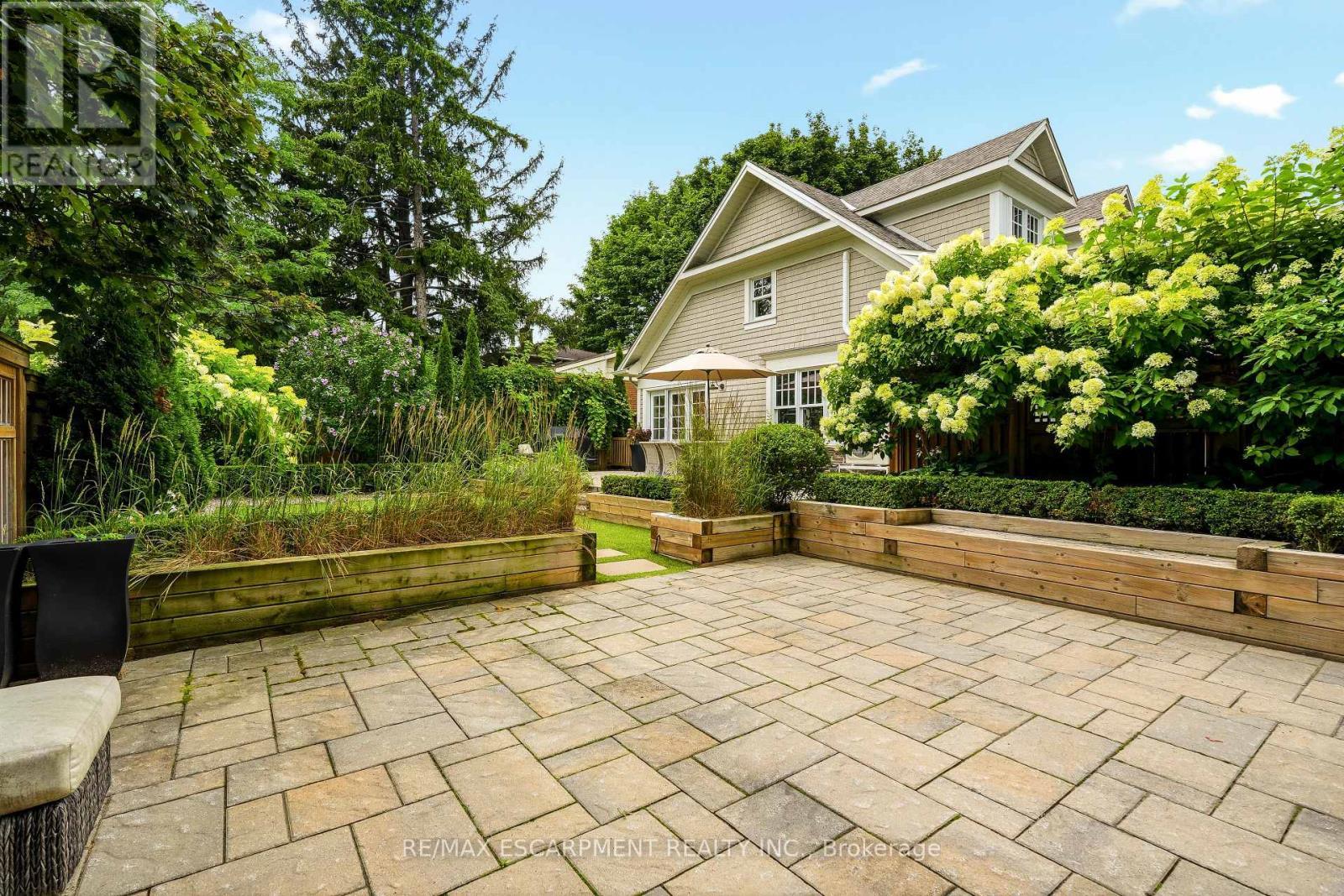 330 Camelot Court, Burlington, ON