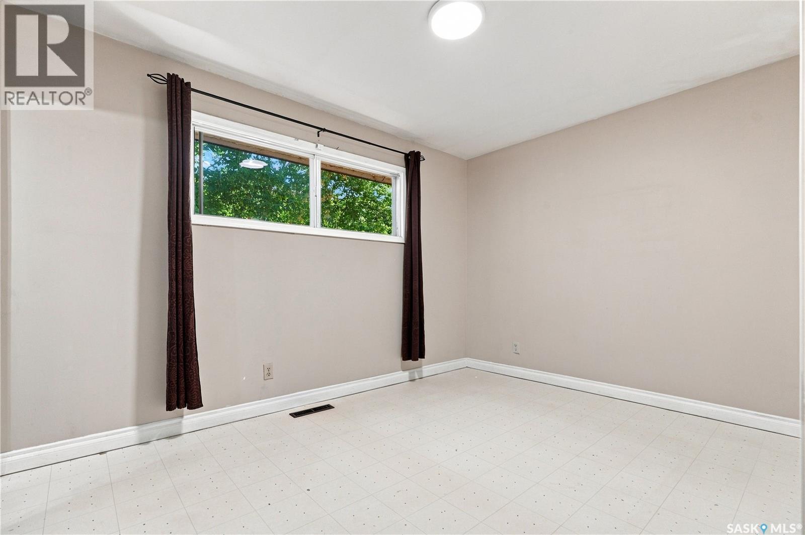 2301 Taylor Street E, Saskatoon, SK