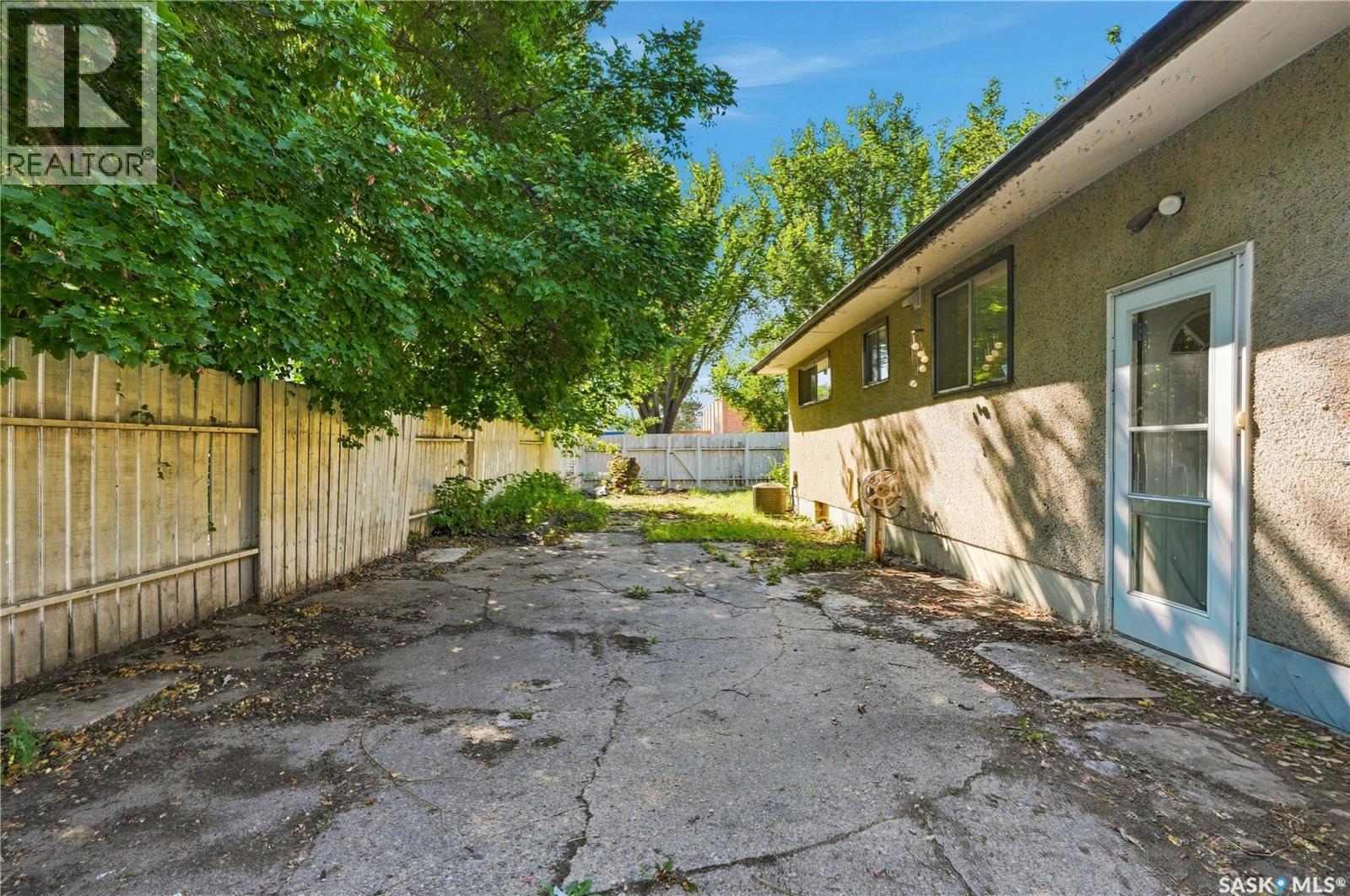 2301 Taylor Street E, Saskatoon, SK