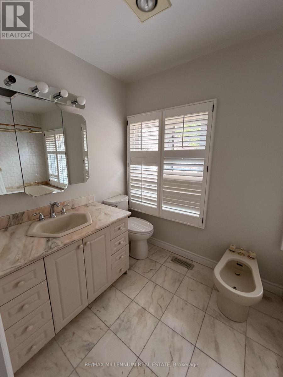 3501 Kingbird Court, Mississauga, ON