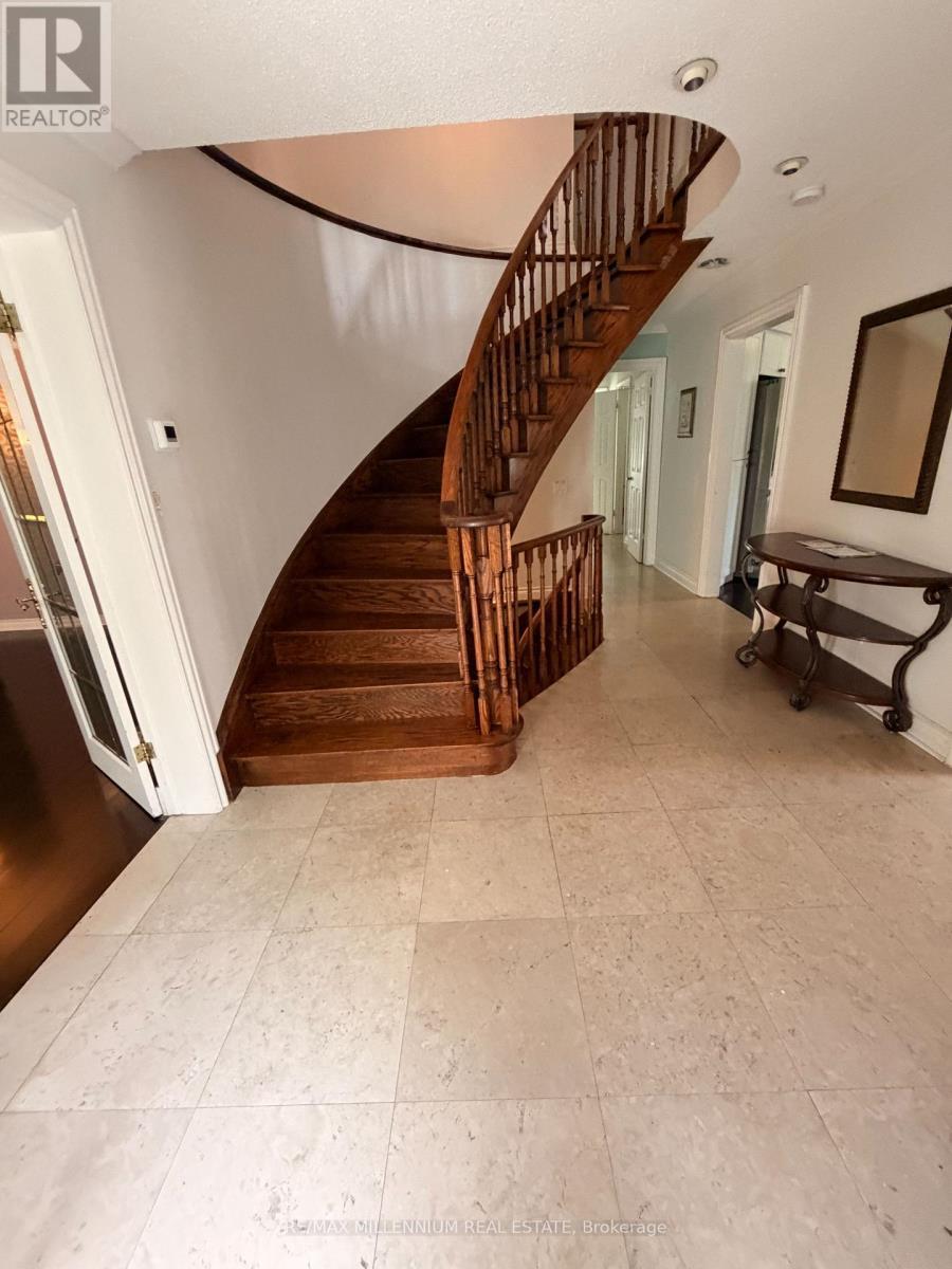 3501 Kingbird Court, Mississauga, ON