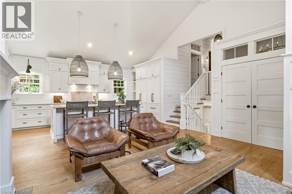 330 Camelot Court, Burlington, ON