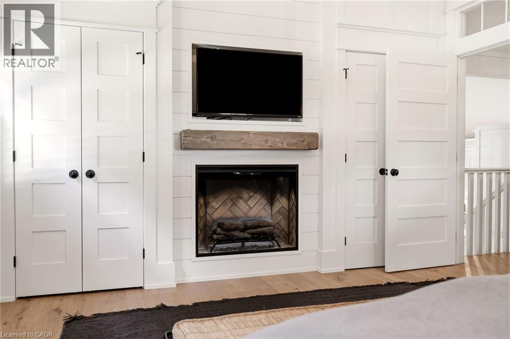 330 Camelot Court, Burlington, ON