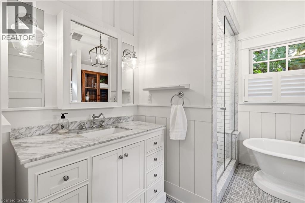 330 Camelot Court, Burlington, ON