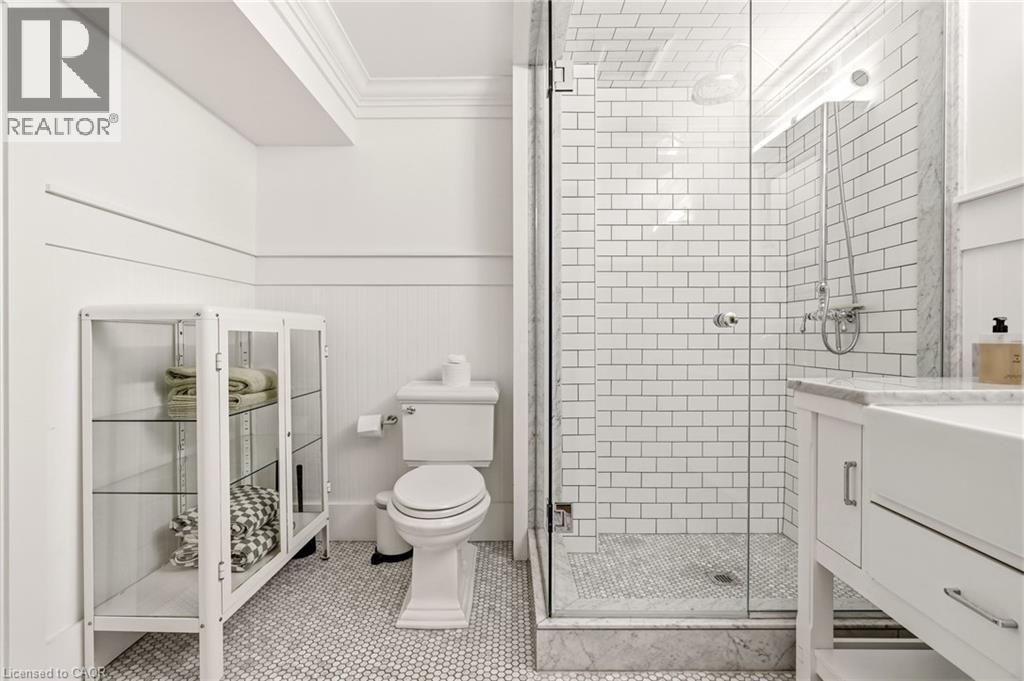330 Camelot Court, Burlington, ON