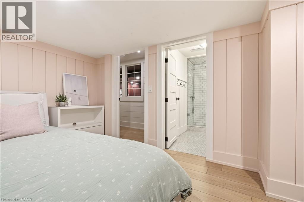 330 Camelot Court, Burlington, ON