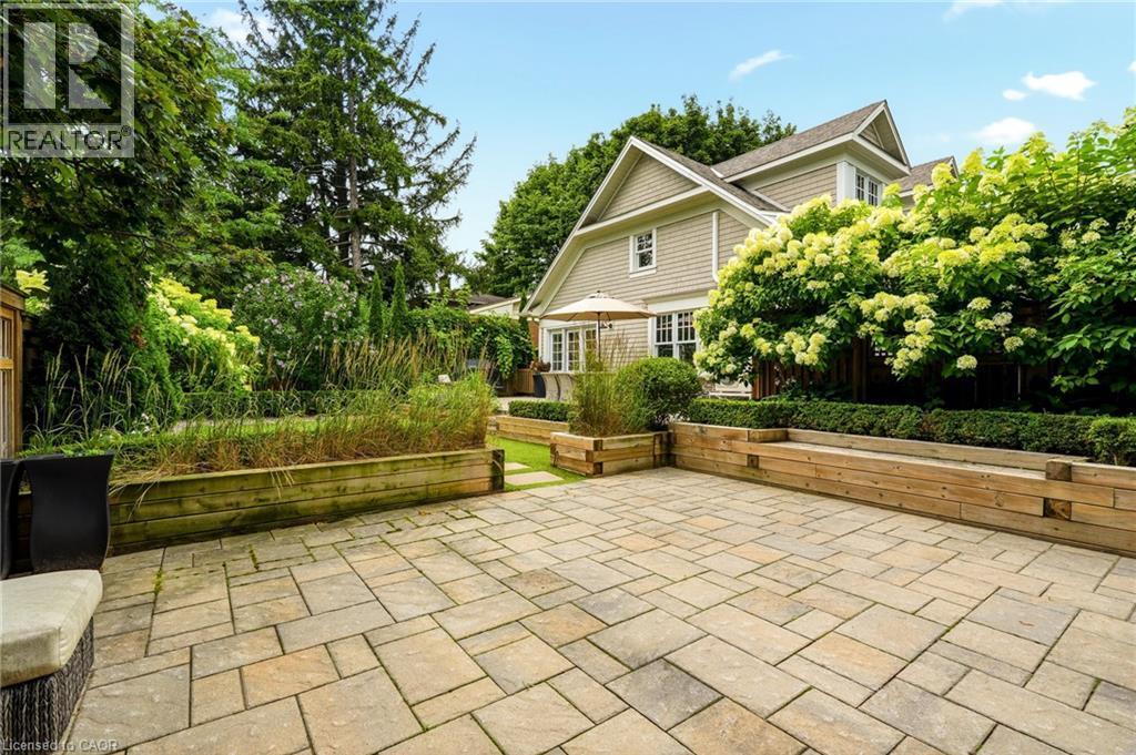 330 Camelot Court, Burlington, ON
