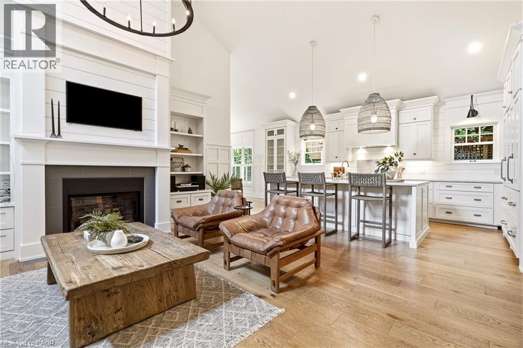 330 Camelot Court, Burlington, ON