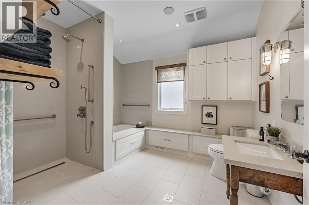4 piece bathroom - 4380 Spruce Avenue, Burlington, ON