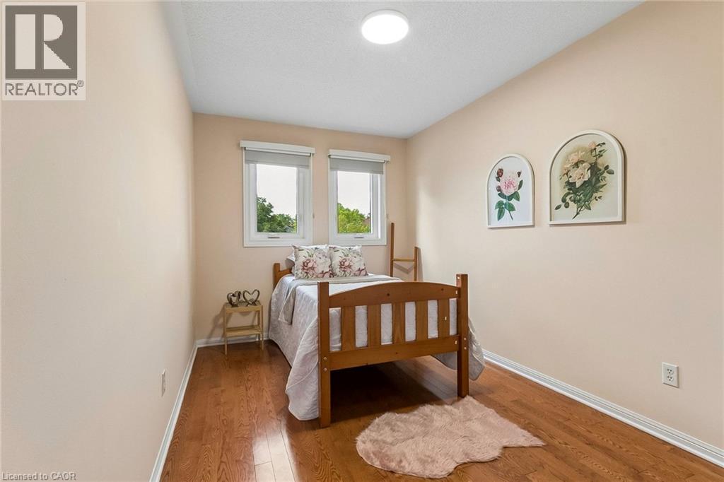 Light-toned walls with hard-surface flooring - 1373 Quest Circle, Mississauga, ON