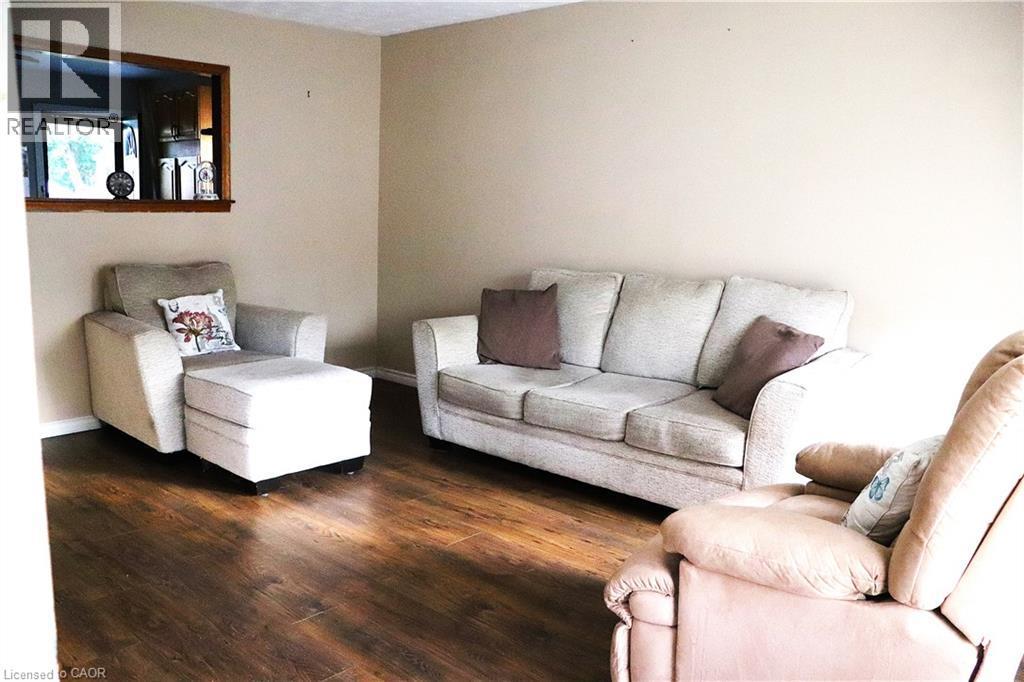 Spacious bright living room - 348 Weir Street N, Hamilton, ON