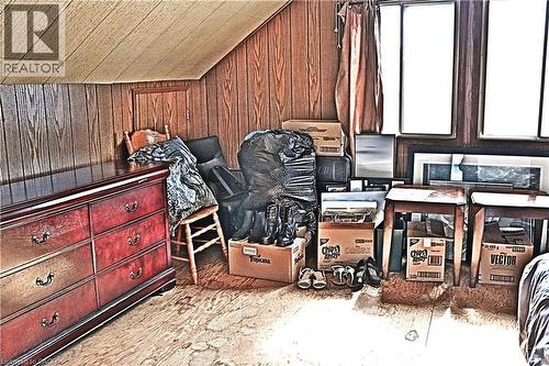Upper larger bedroom - 348 Weir Street N, Hamilton, ON 