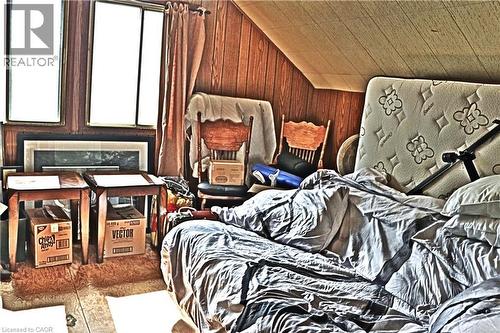 Upper larger bedroom - 348 Weir Street N, Hamilton, ON 