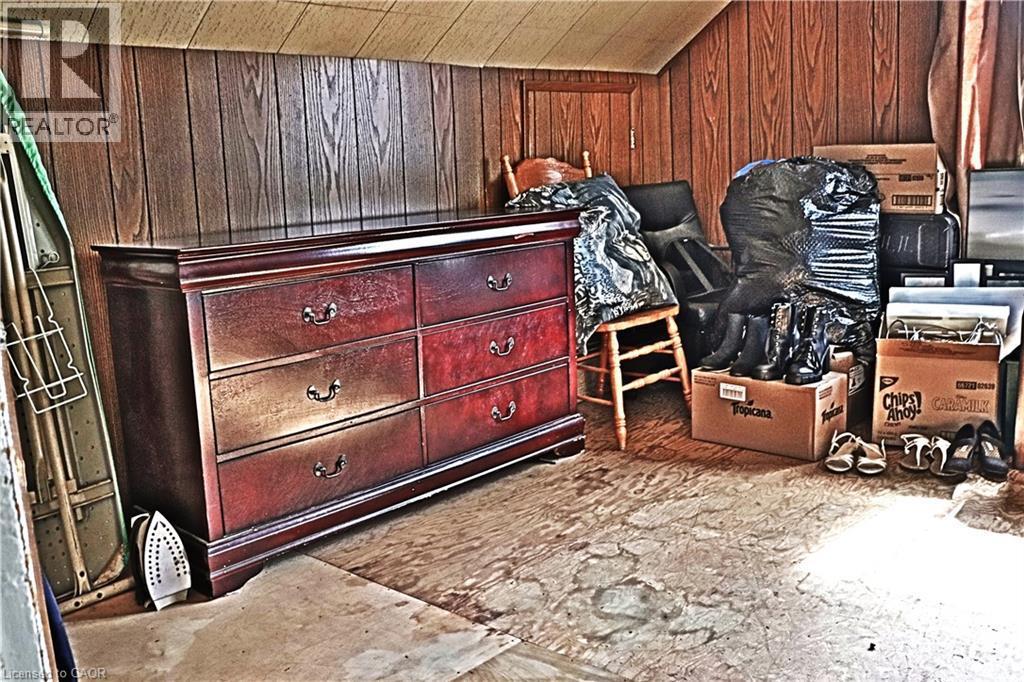 Upper larger bedroom - 348 Weir Street N, Hamilton, ON